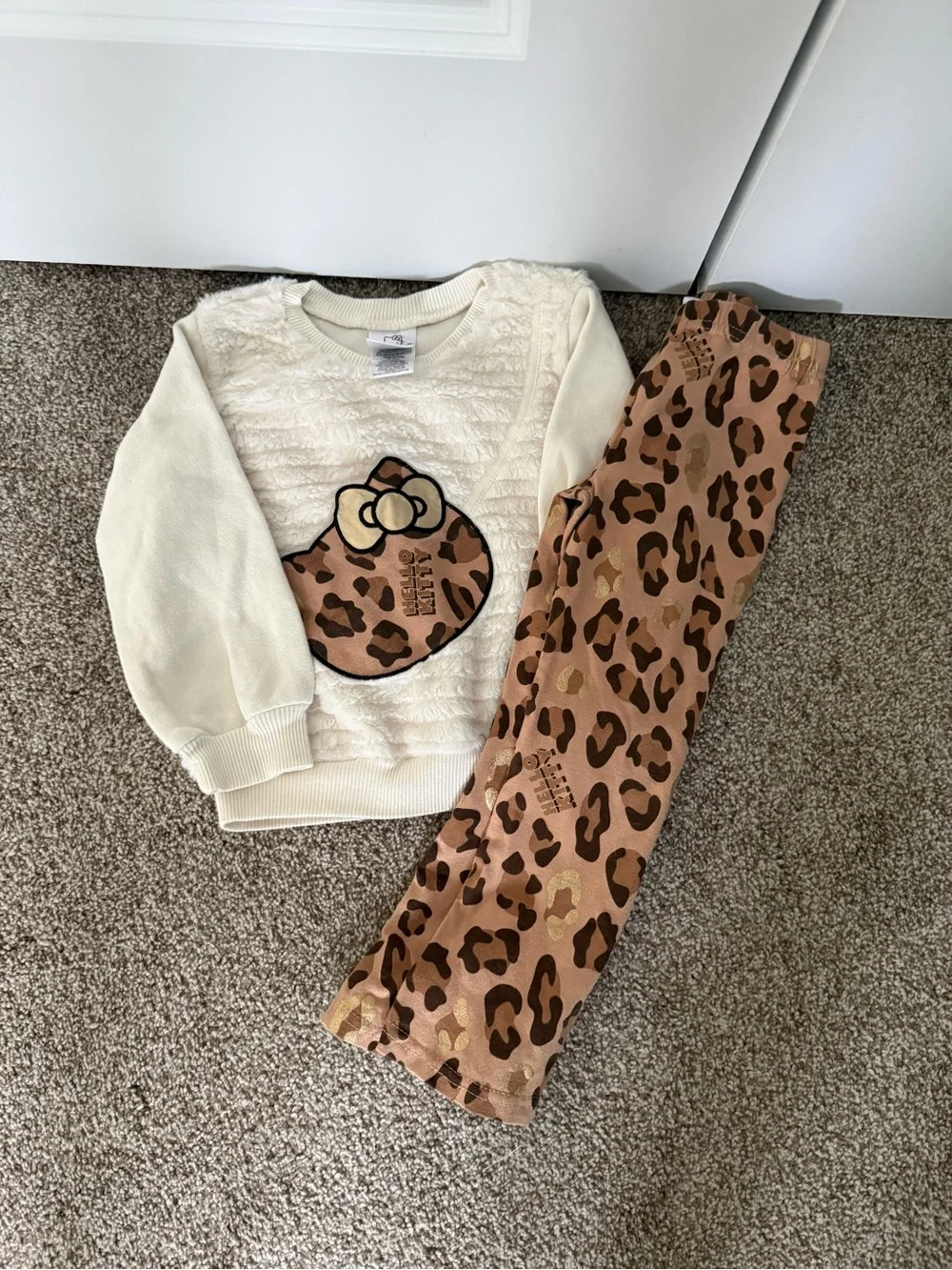 leopard hello kitty set